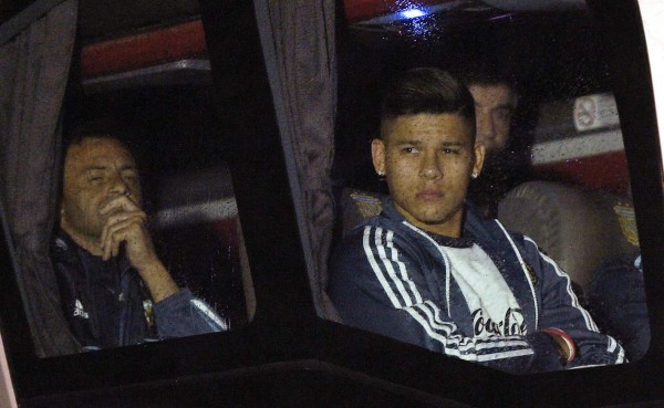 Messi y la mayoría de la selección llegan a Argentina en silencio