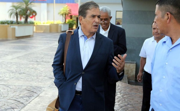 Jorge Luis Pinto vuela a Europa para solicitar a Najar y Choco días antes