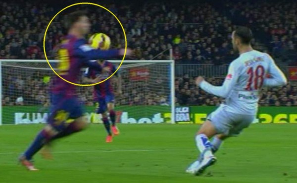 VIDEO: Atlético de Madrid reclamó mano de Messi en gol de Suárez