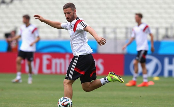 El Valencia ficha al central alemán Mustafi