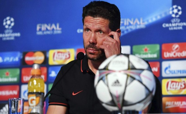 Diego Simeone: 'Voy a jugar con once en el área de ellos'