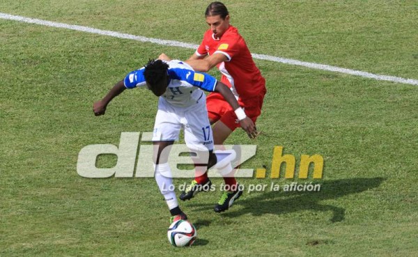 El delantero Alberth Elis ha sido el jugador más peligroso que ha tenido Honduras y ha creado dos acciones de peligro sobre los canadienses. Foto Ronald Aceituno