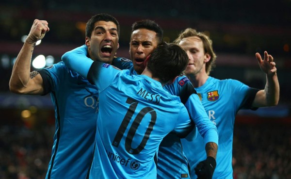 Messi rompe el maleficio ante Cech y el Barcelona se acerca a cuartos