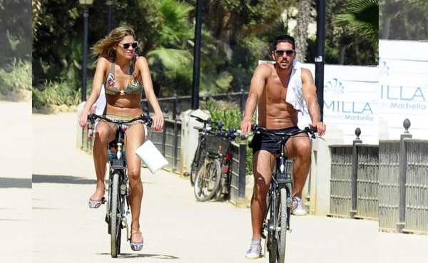 'Cholo' Simeone y su novia Carla Pereyra disfrutaron de Marbella