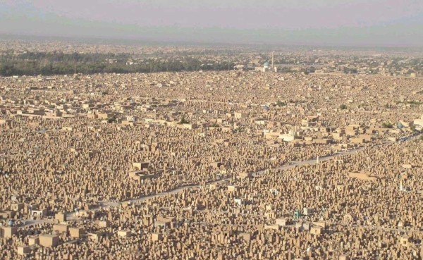 El cementerio que parece una ciudad en Google Map