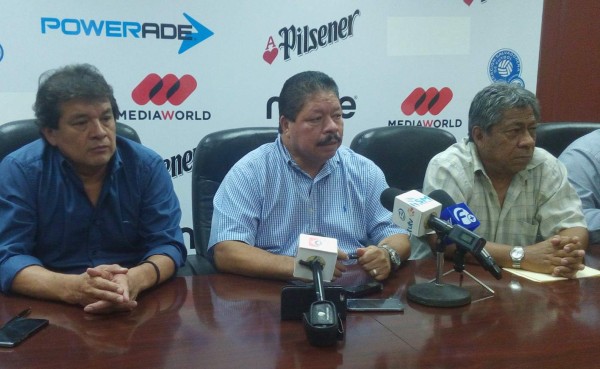 OFICIAL: El hondureño Primi Maradiaga es despedido como entrenador de El Salvador