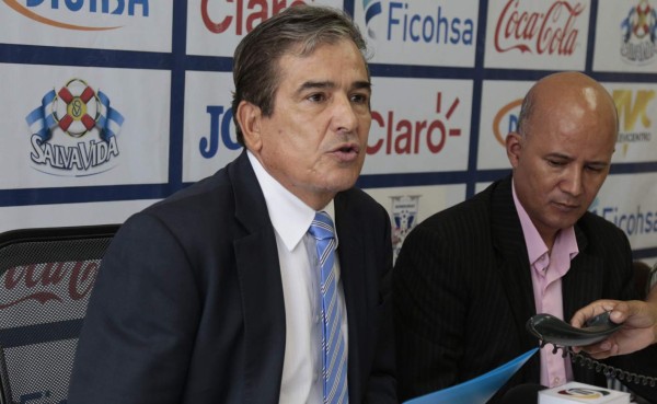 Jorge Luis Pinto: 'Costly está gustoso de venir a la Selección'