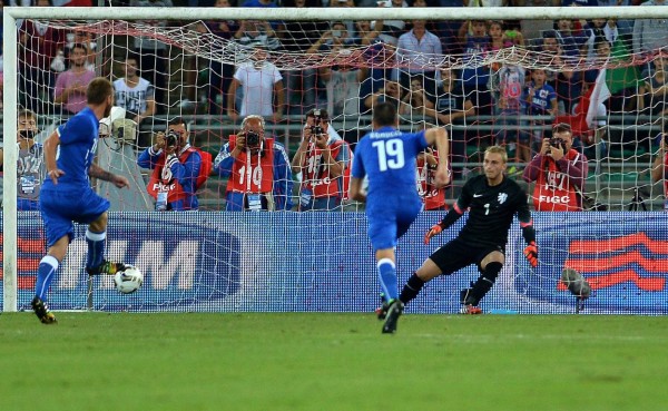 Italia arranca la era Conte venciendo a Holanda