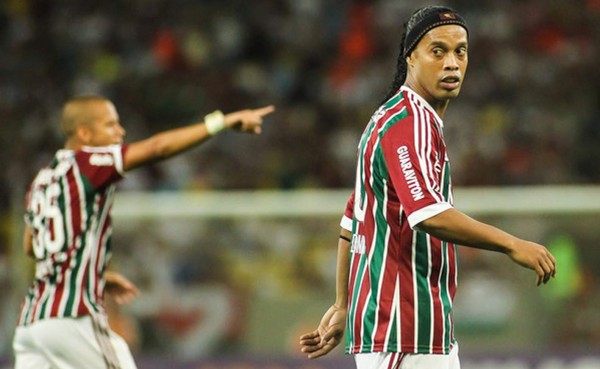 Ronaldinho, con ofertas del fútbol de Malasia y Suiza