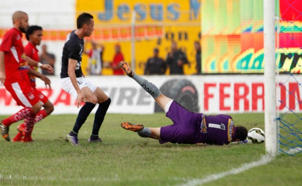 VIDEO: La milagrosa tapada de Ricardo Canales a Ángel Tejeda