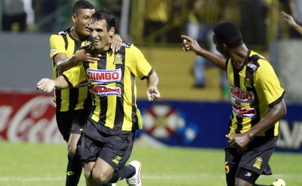 Real España debuta ganando con triplete de Cardozo