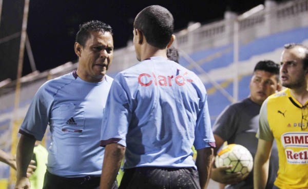 Geovanny Mendoza al línea 1: 'Es penal, es penal'