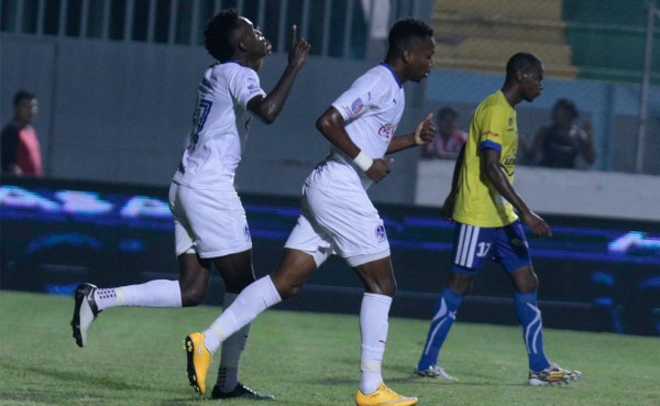 Olimpia humilla al Victoria y alarga la pelea por el primer puesto