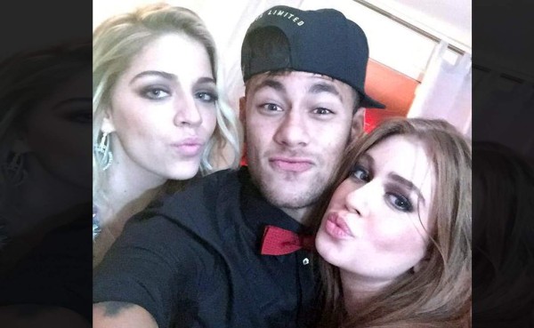 Neymar llegó en helicóptero a cumpleaños de actrices brasileñas
