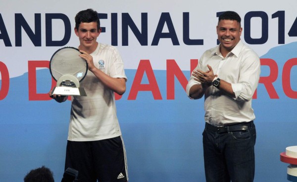 Danés de 17 años gana el Mundial Interactivo de la FIFA