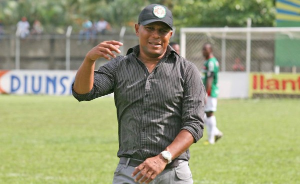 Carlos Pavón: 'Comienzo a sufrir desde el banquillo'