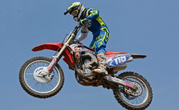 Alexandra López, la bella y talentosa hondureña del motocross