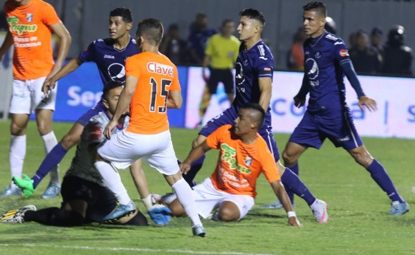 Nueve años después se vuelven a marcar seis goles en una ida de final