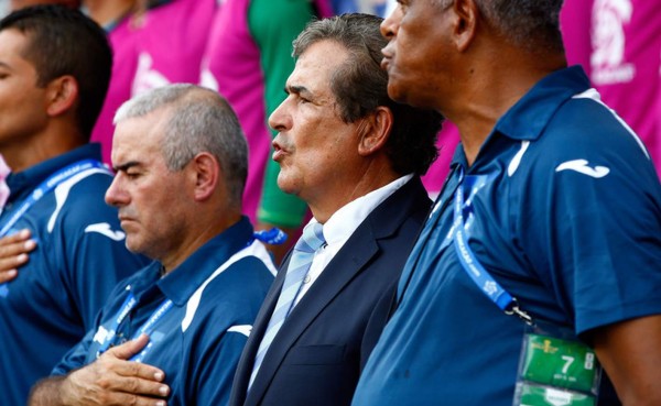 Pinto pidió disculpas a medios en Ecuador y no ofreció conferencia de prensa