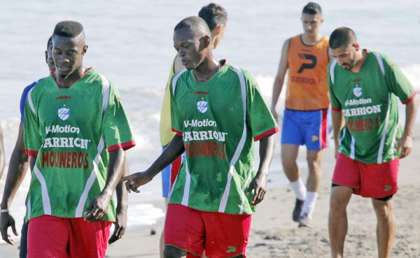 Jugadores del Victoria se van a huelga por 'solidaridad'