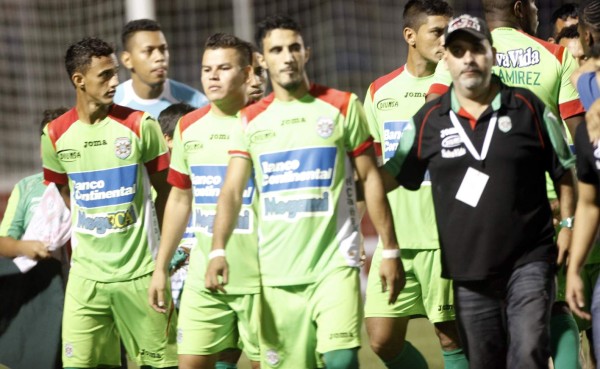 Jugador de Marathón se fue a los golpes con aficionado
