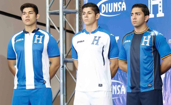 Fenafuth y Diunsa presentaron la nueva camiseta de la Selección de Honduras
