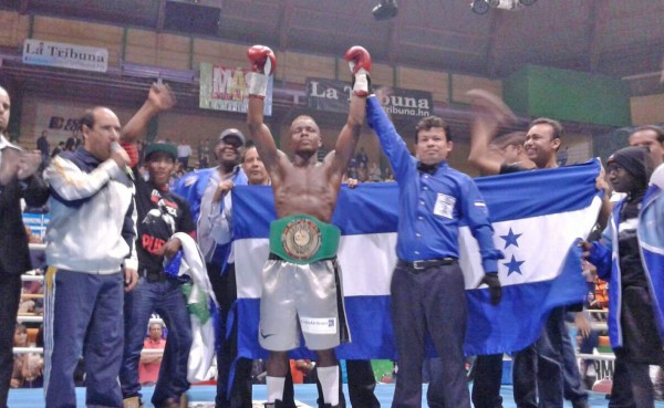 ¡Escorpión Ruiz derrota al colombiano Jelier Pacheco por KO!