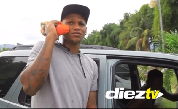 VIDEO: Welcome le pide un millón de dólares prestados a Mayweather