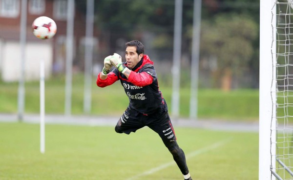 El chileno Claudio Bravo, la novedad en el viaje del Barça