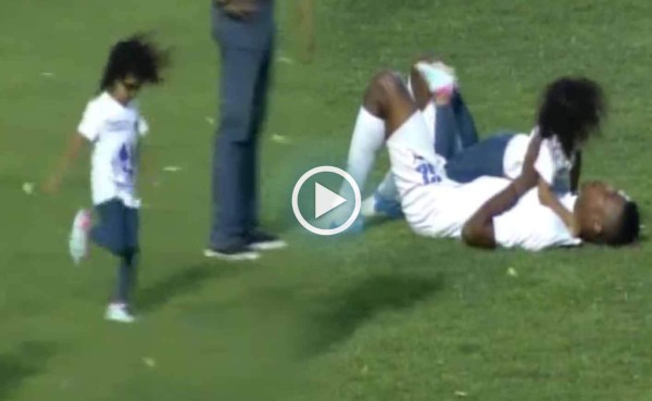 Video: Carlo Costly fue felicitado por su hija Sophia tras ganar su primer título