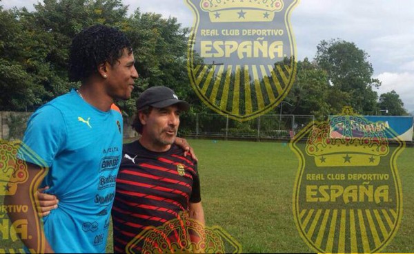 ¡Sorpresa! ¡Carlo Costly entrena con el Real España!
