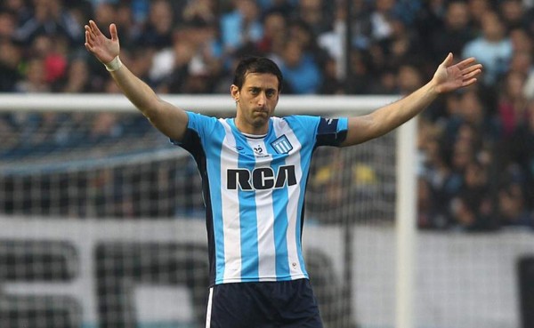 Diego Milito se despide con emoción, vítores y llanto de Racing y del fútbol
