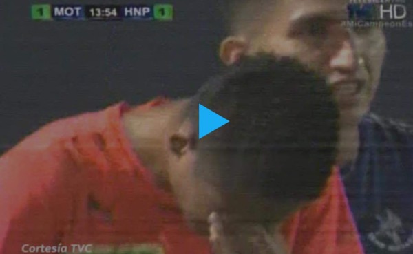 VIDEO: Jugador del Honduras Progreso sale llorando al ser expulsado ante Motagua