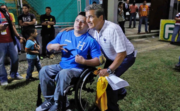 10 cosas que no viste por TV en el homenaje a Carlos Pavón