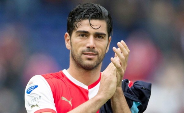 Jugador de la Premier League asegura ser más guapo que Cristiano Ronaldo