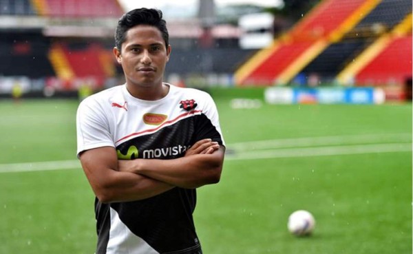 Alajuelense castiga a Ramón Núñez por abandonar entrenamiento