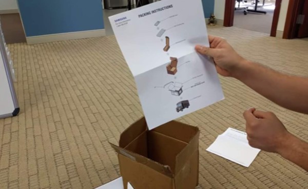 La caja que envía Samsung para que devuelvas el celular explosivo