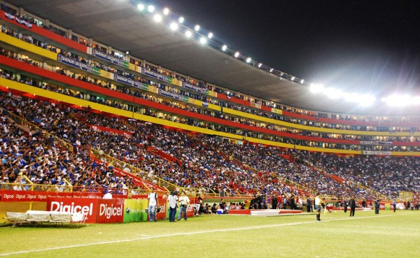 Rematarán boletos en El Salvador para llenar el estadio ante Honduras