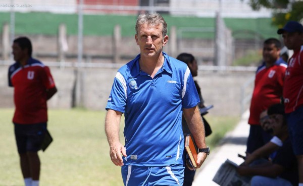 Albert Roca: 'Los salvadoreños no son futbolistas de un gran potencial'