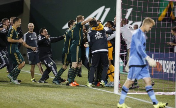 Kansas y Espinoza son eliminados de playoffs en maratónica serie de penales