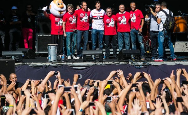 Kaká fue presentado en su retorno al Sao Paulo de Brasil