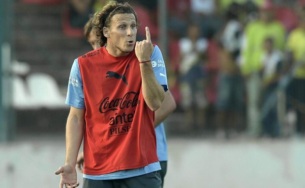 Diego Forlán no pudo entrenar por un problema estomacal