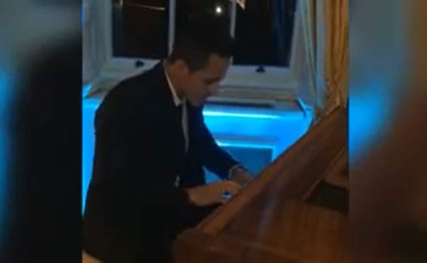 VIDEO: Alexis Sánchez sorprende tocando piano