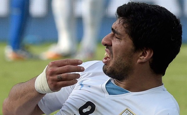 FIFA violó derechos humanos de Suárez, afirma institución uruguaya