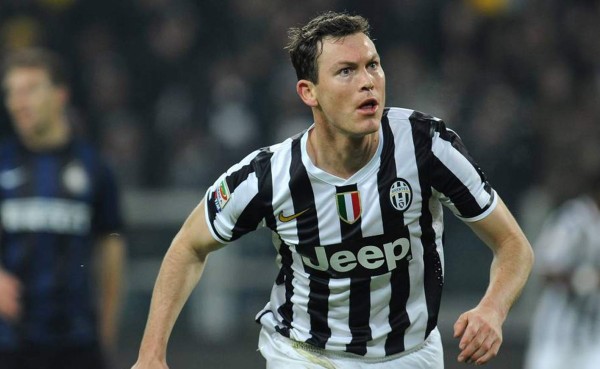 Lichtsteiner renueva con la Juventus de Italia