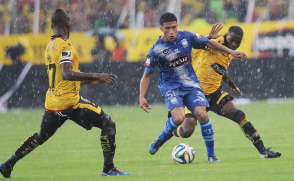 Futbolistas en Ecuador declaran huelga por falta de pagos