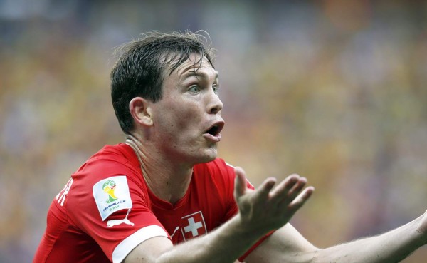 Lichtsteiner: Es difícil controlar a Messi todo el partido'