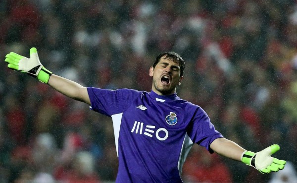 Amargo debut de Iker Casillas en la Europa League ante el Borussia Dortmund