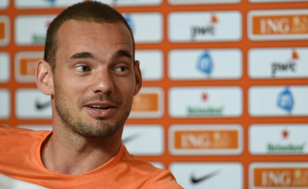Wesley Sneijder no sabe que Costa Rica es un país centroamericano