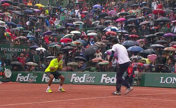 VIDEO: Gael Monfils, maestro del break dance en Roland Garros